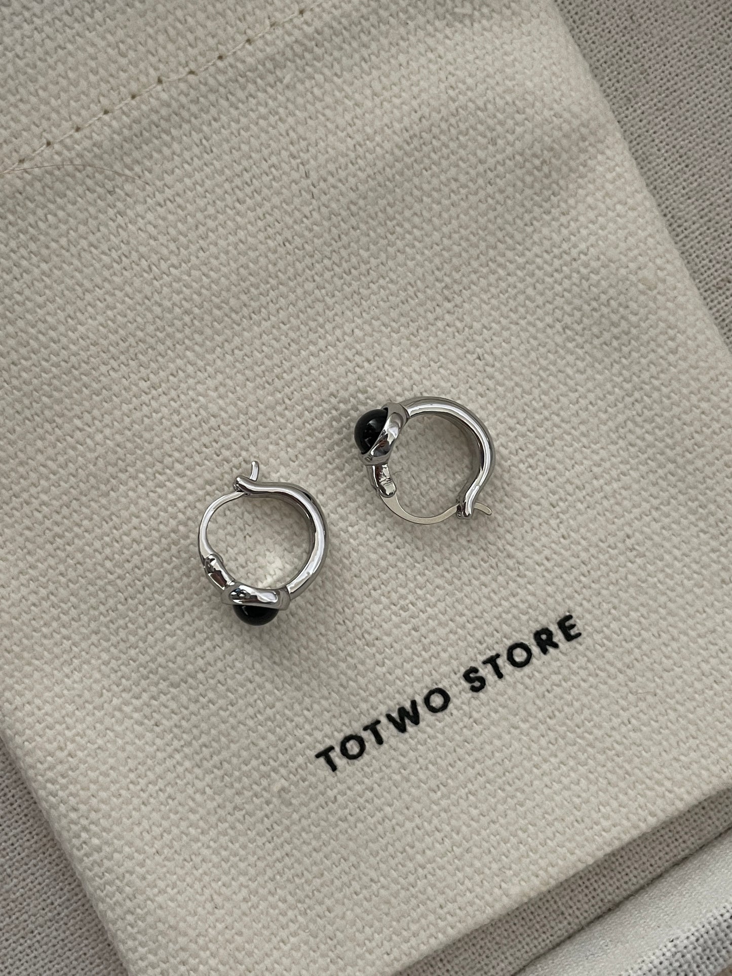 The Dark Sylvan Hoop Earrings(Sold Out)
