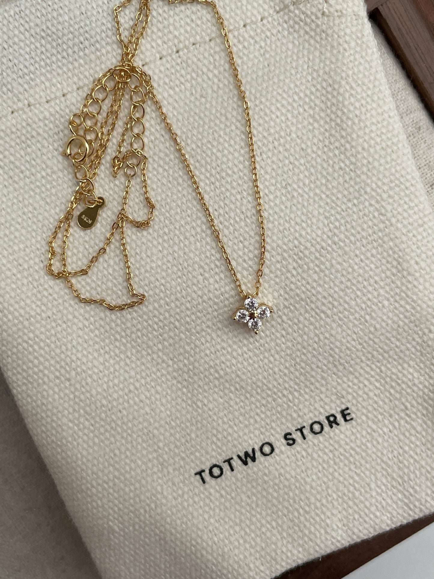 The Single Flower Necklace