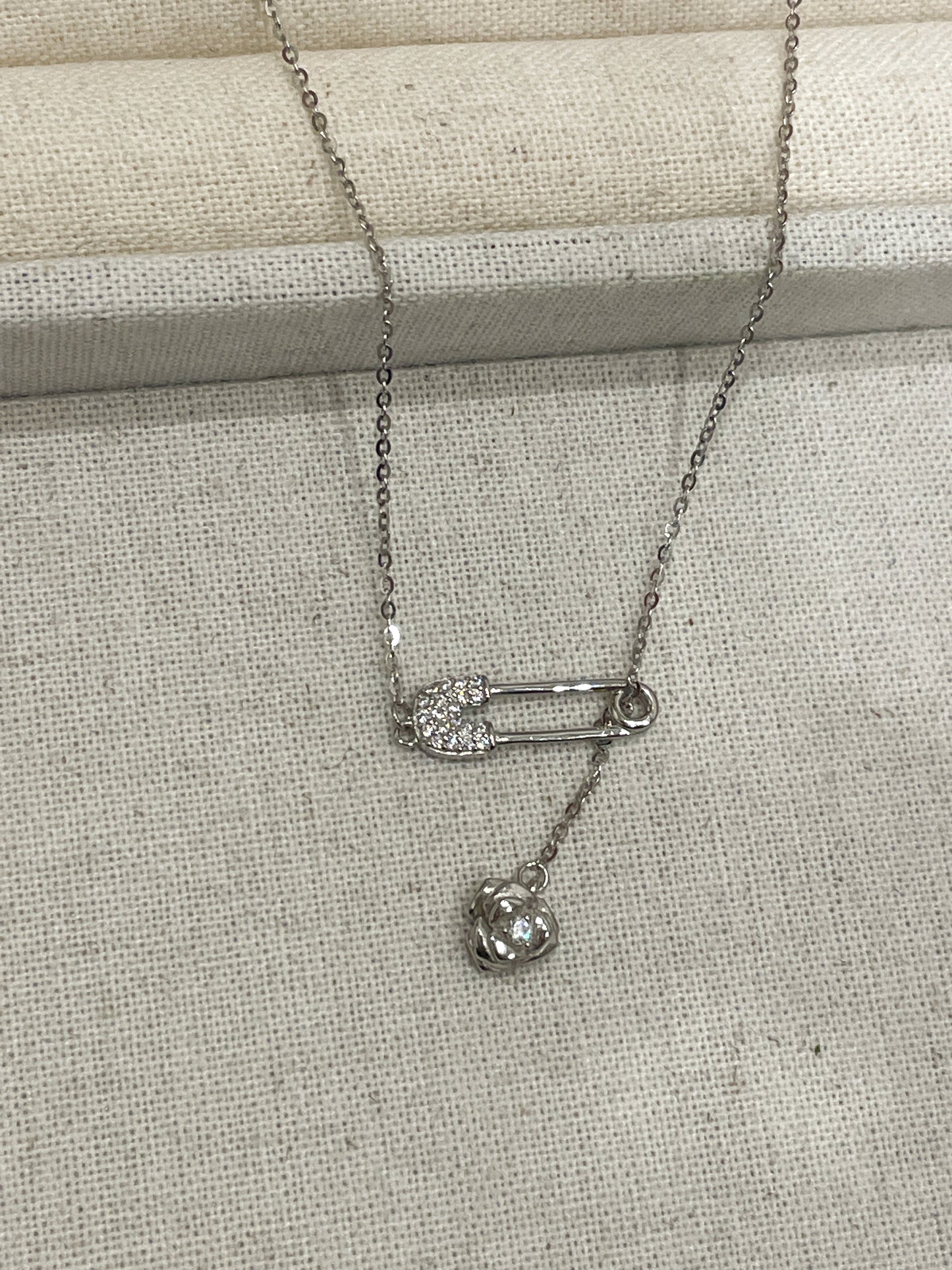 The Rose and Pin Necklace(Sold Out)