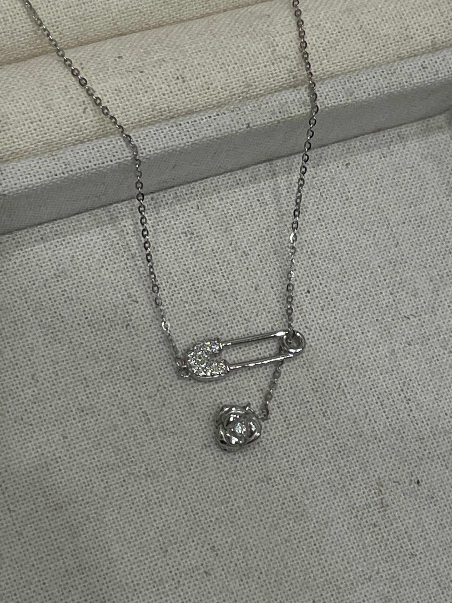 The Rose and Pin Necklace(Sold Out)