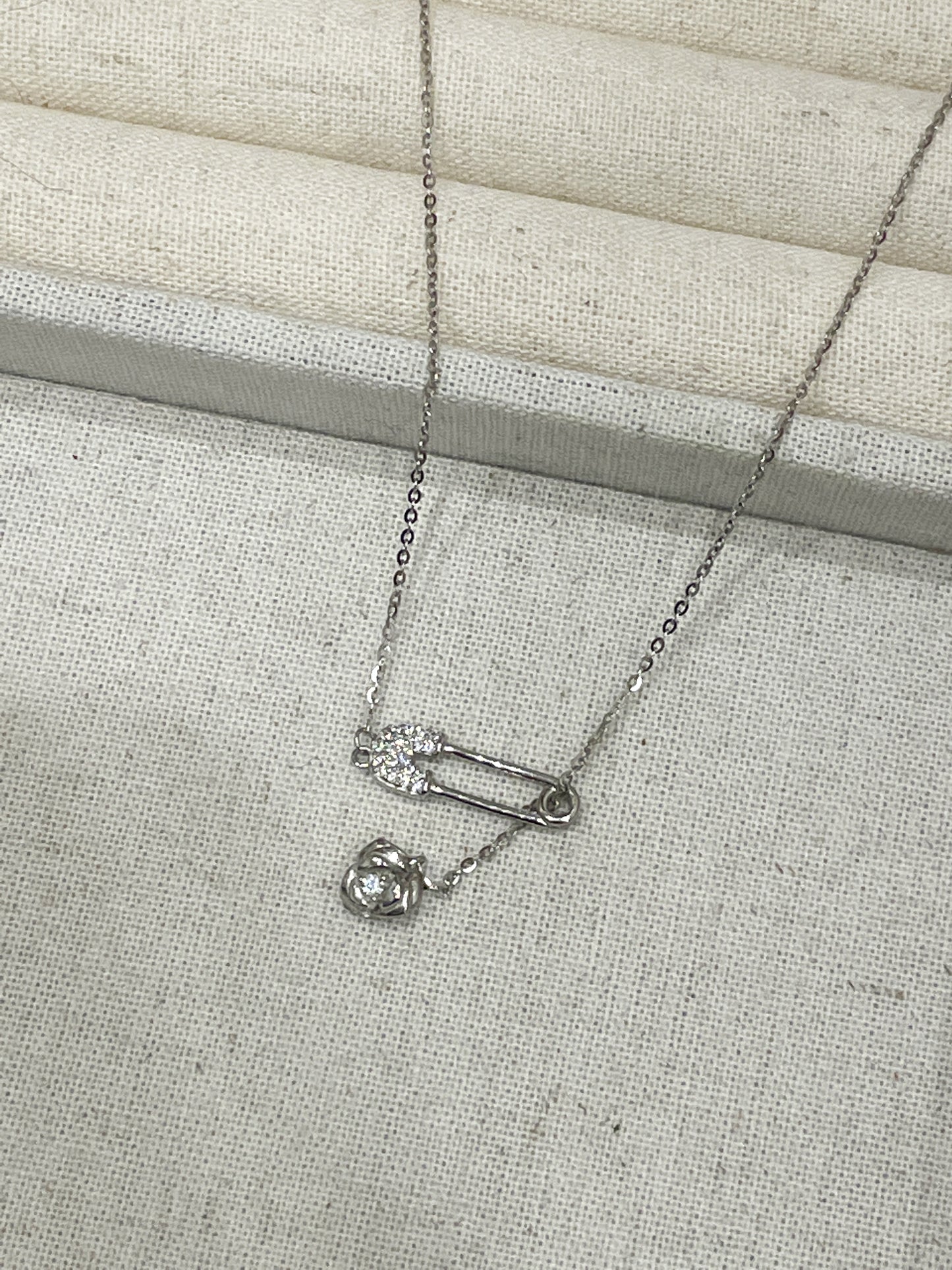 The Rose and Pin Necklace(Sold Out)