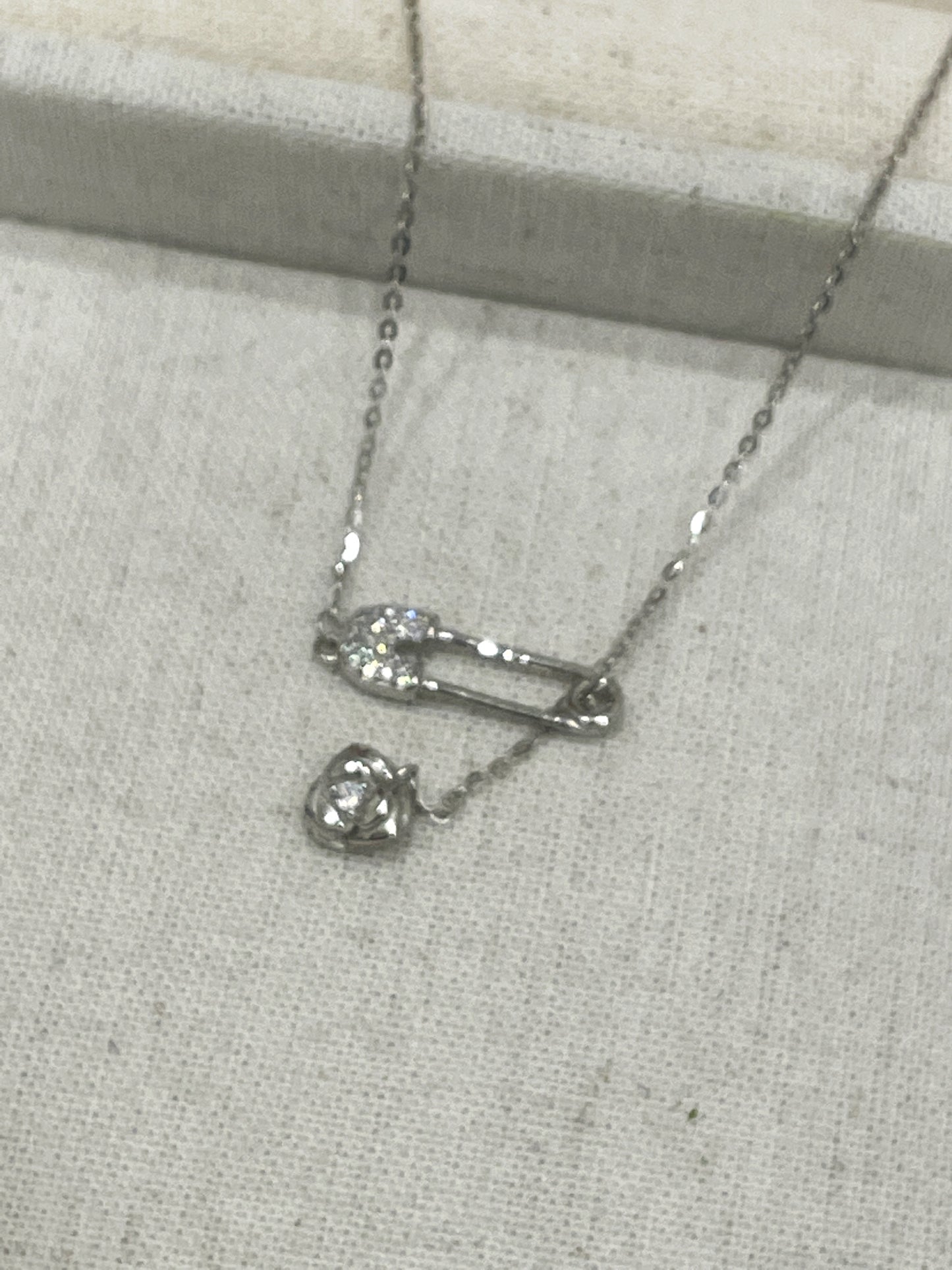 The Rose and Pin Necklace(Sold Out)