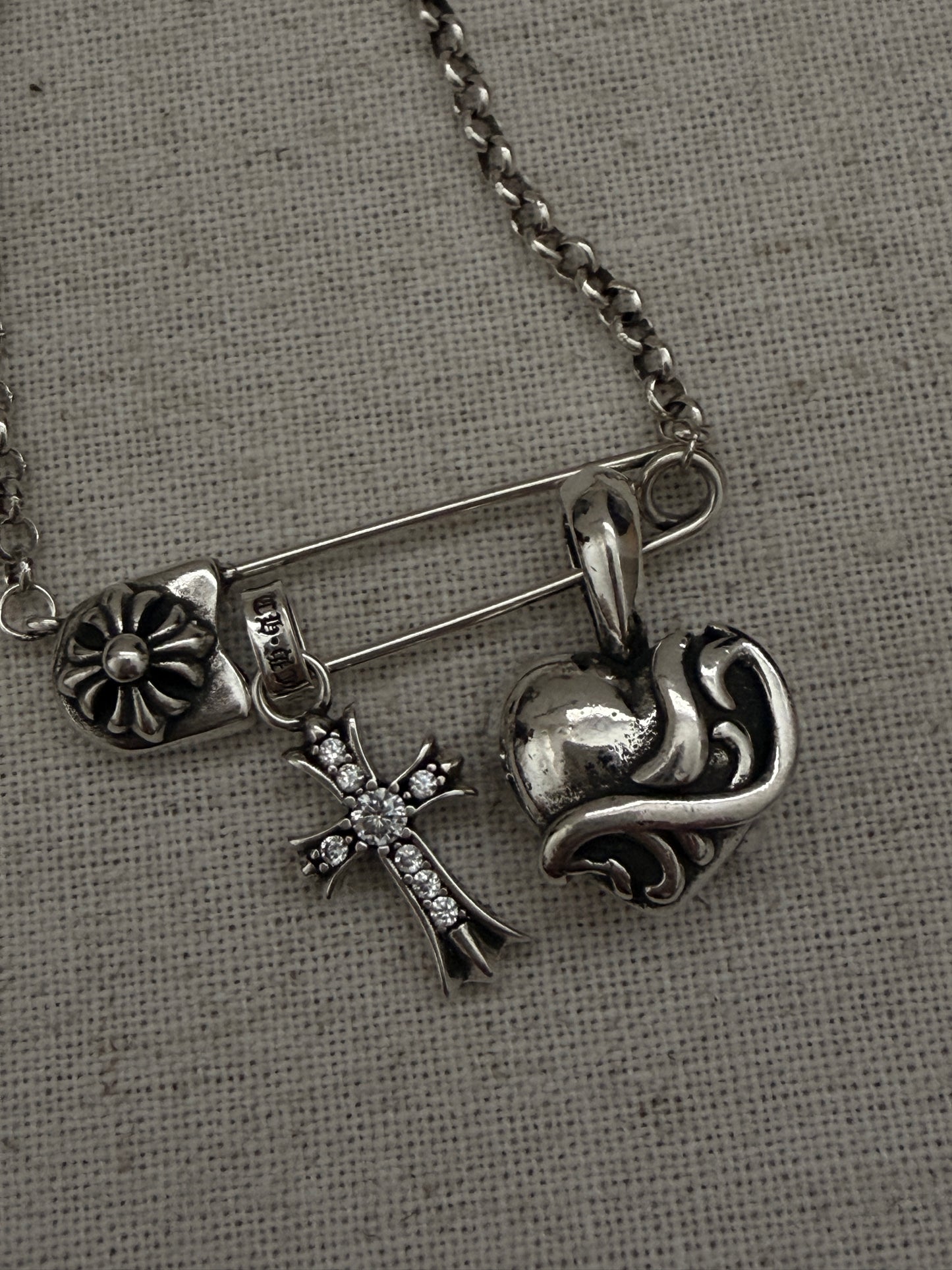 The Rebel Heart Necklace(Sold Out)