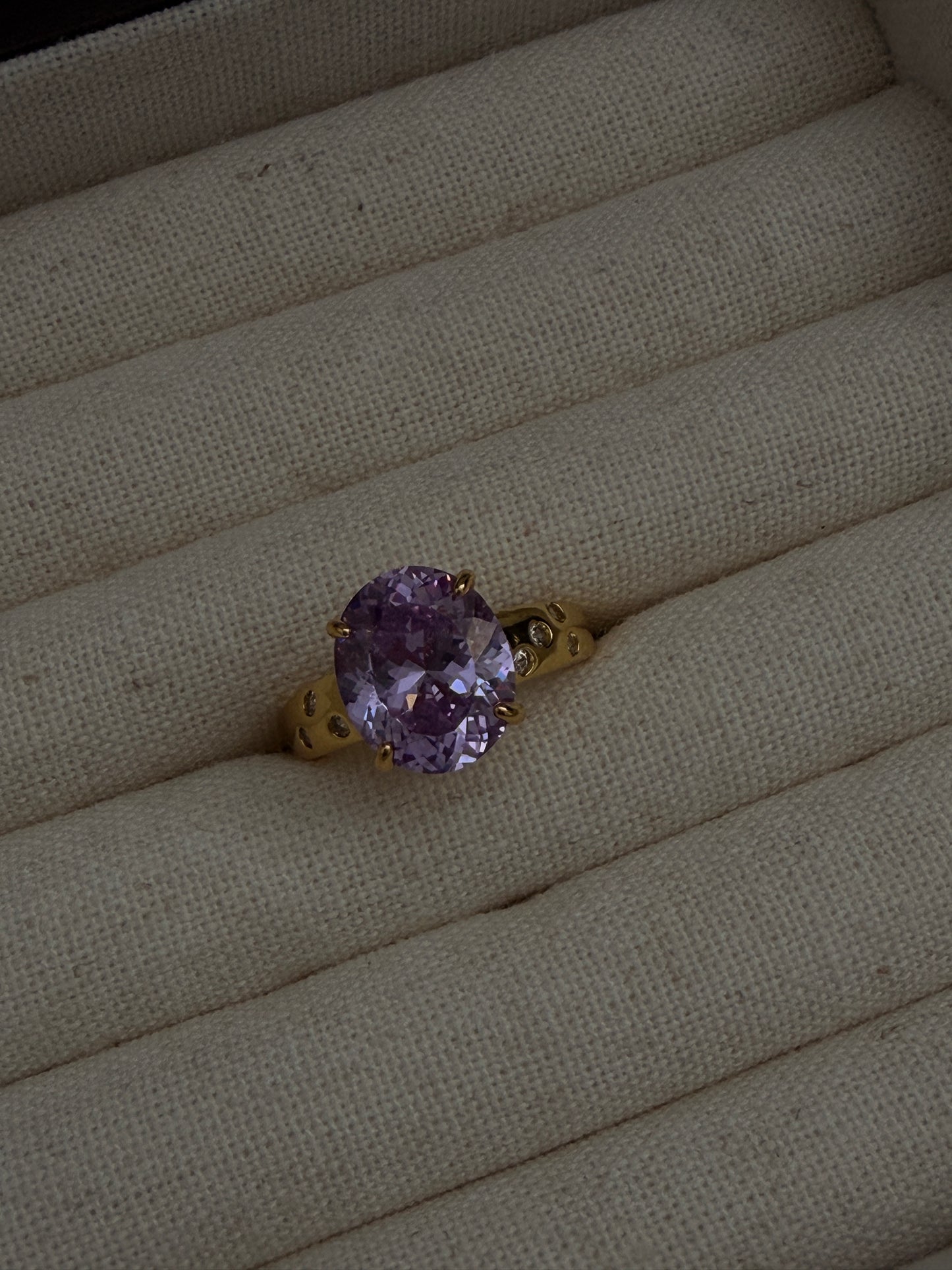 The Amora Ring