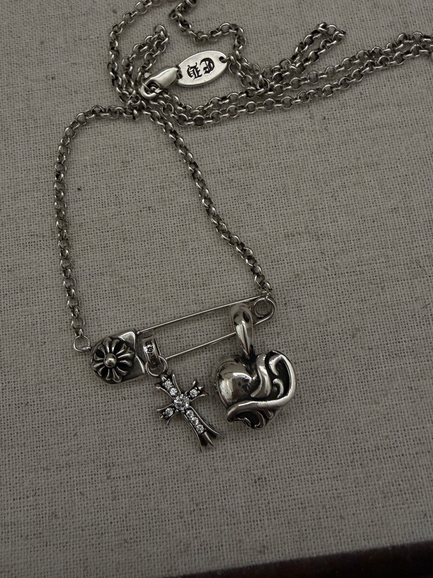 The Rebel Heart Necklace(Sold Out)