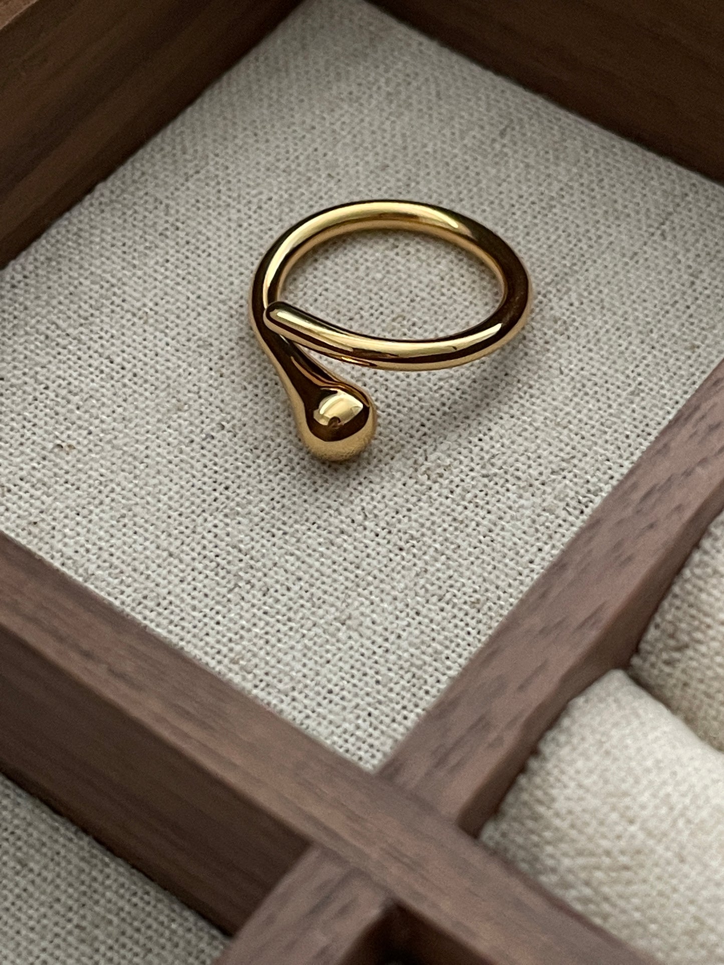 The Classic Cross Ring