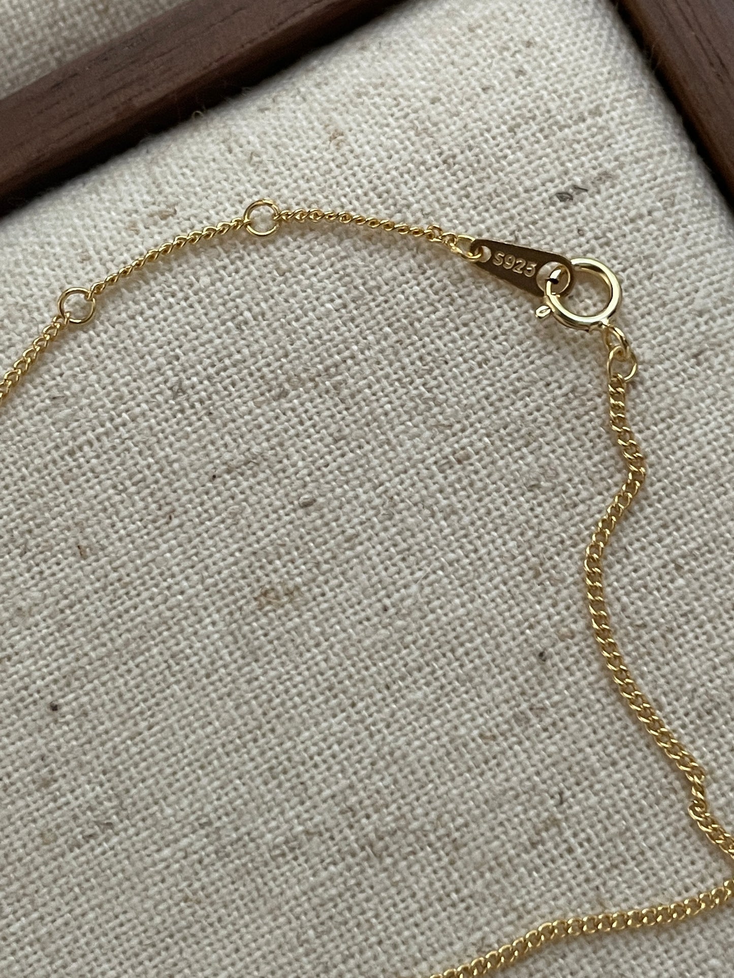 The Minimal Bracelet