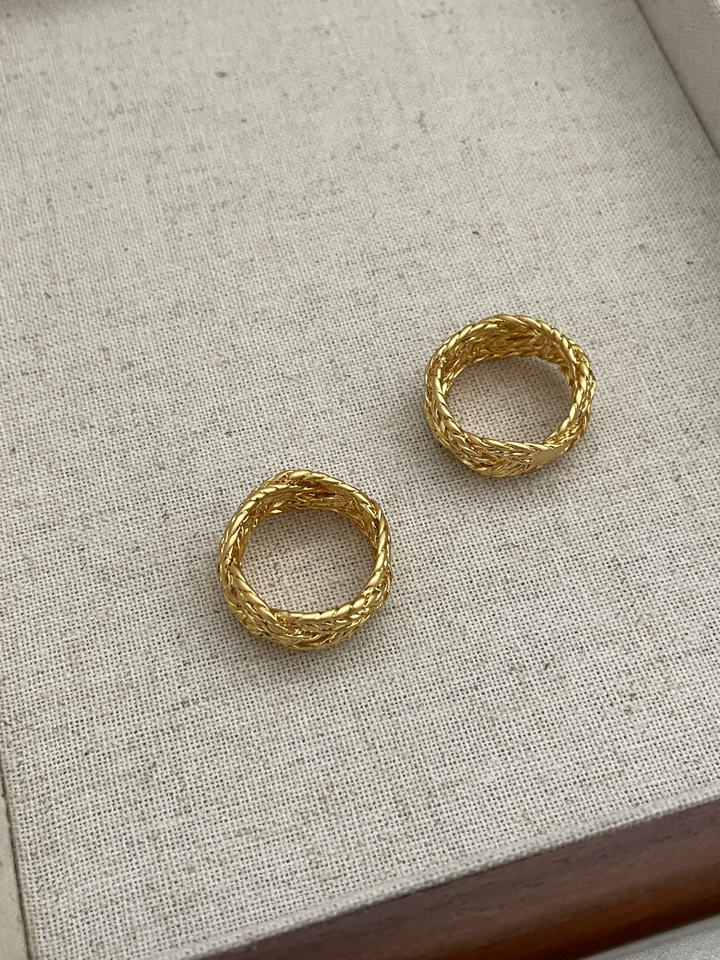 The Classic Twist Ring