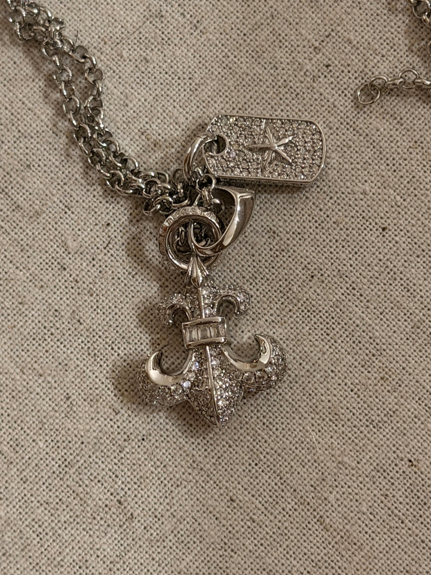 The Midnight Fleur Necklace(Sold Out)