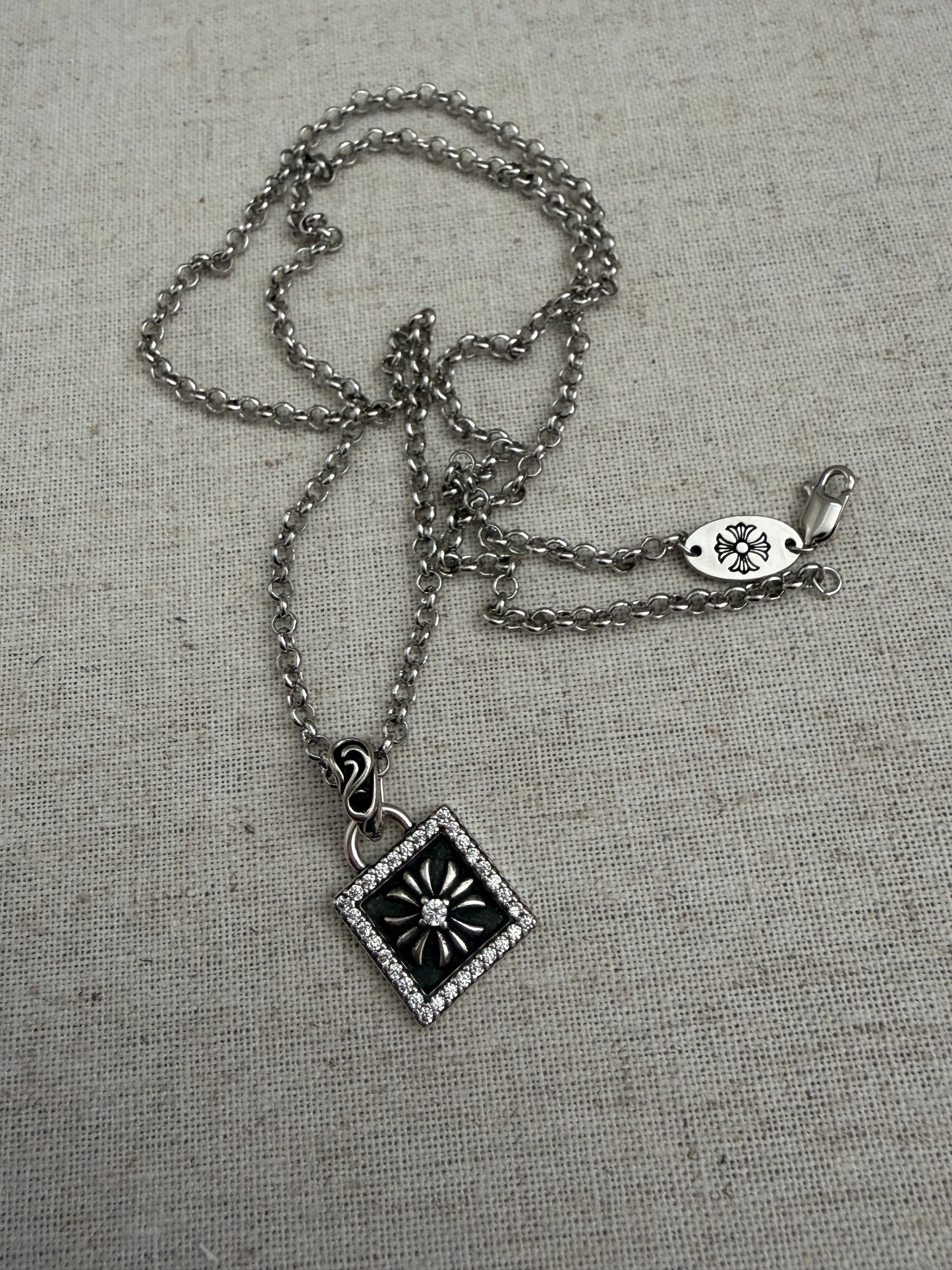 The Dark Bloom Square Necklace(Sold Out)