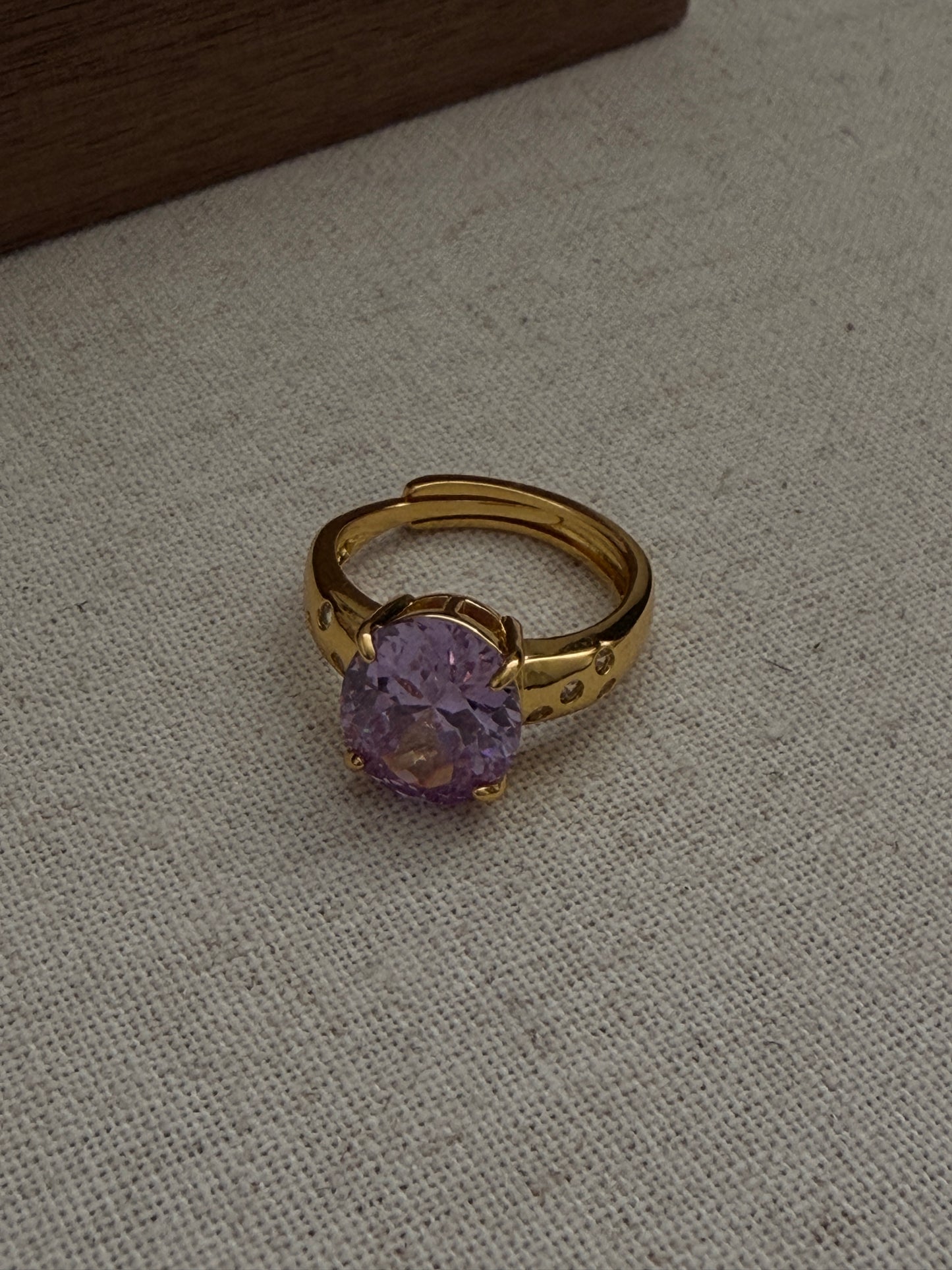 The Amora Ring