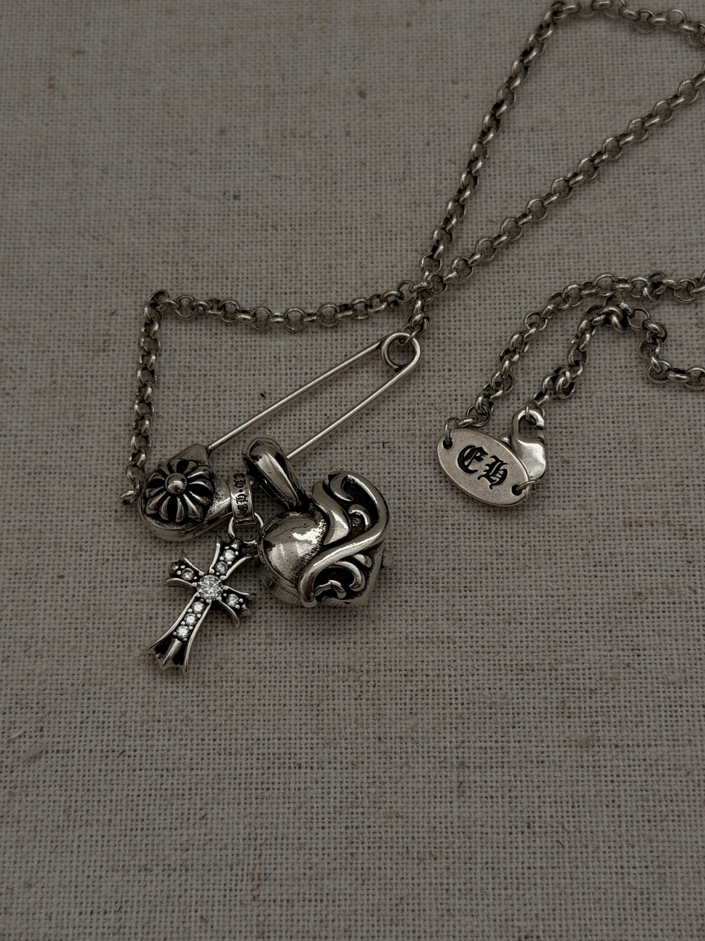 The Rebel Heart Necklace(Sold Out)