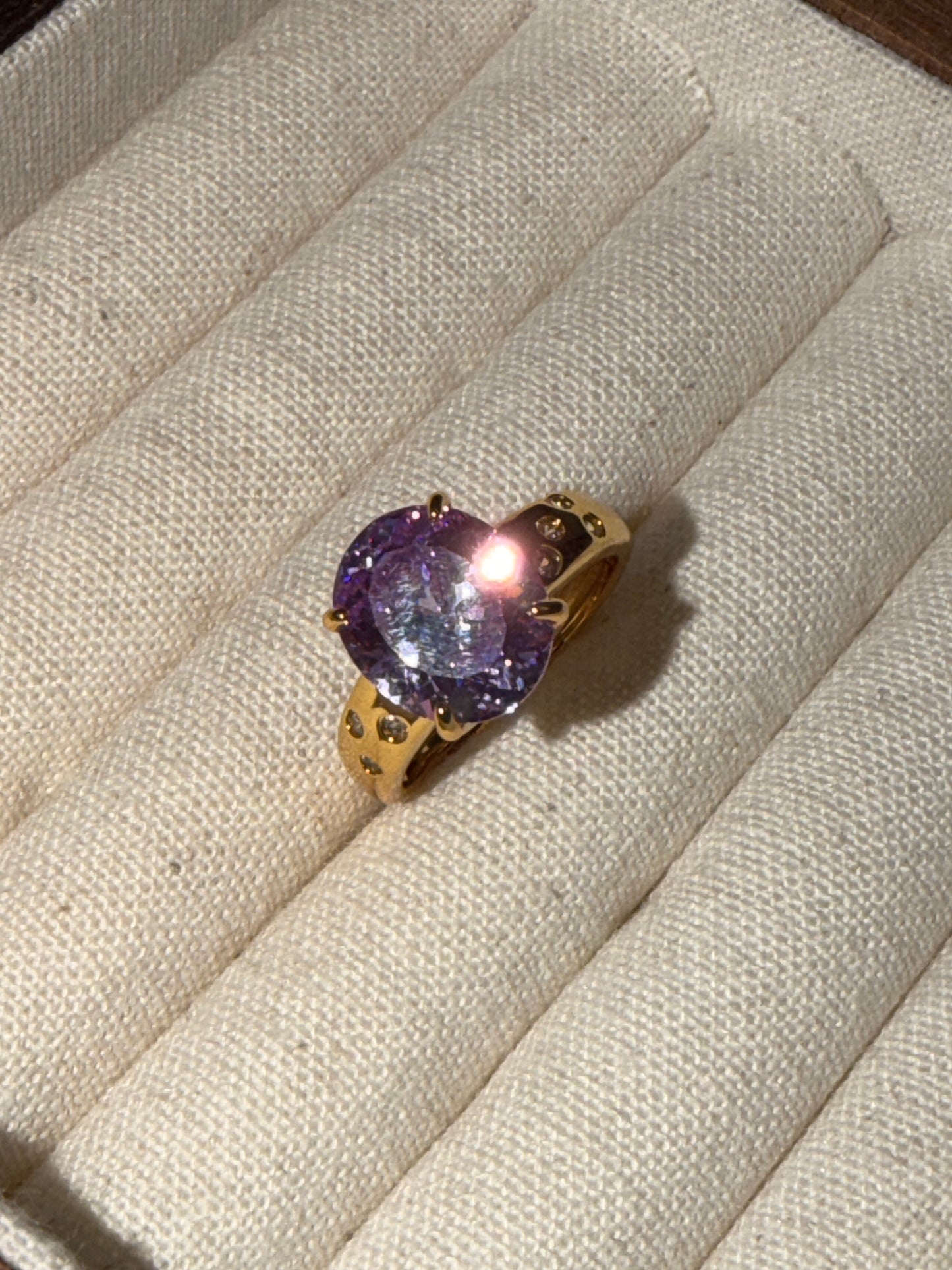 The Amora Ring