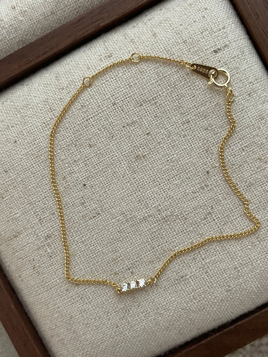 The Minimal Bracelet