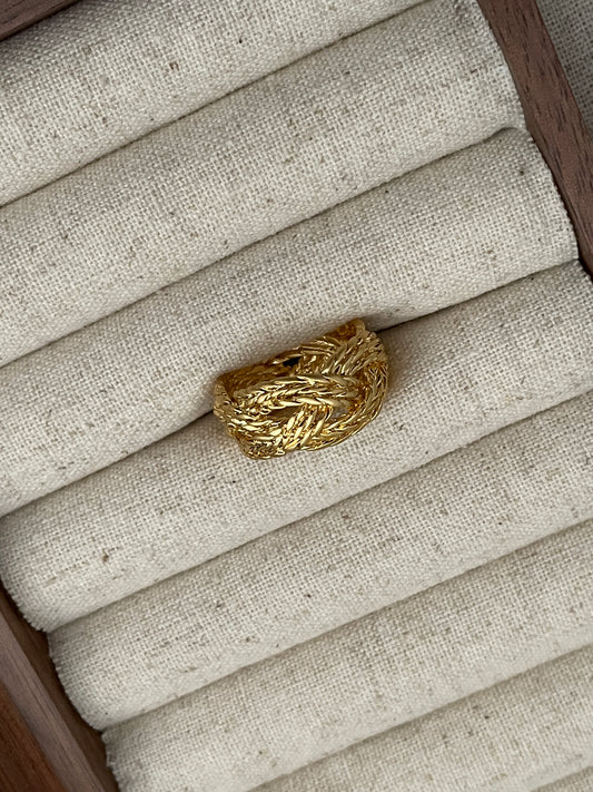 The Classic Twist Ring