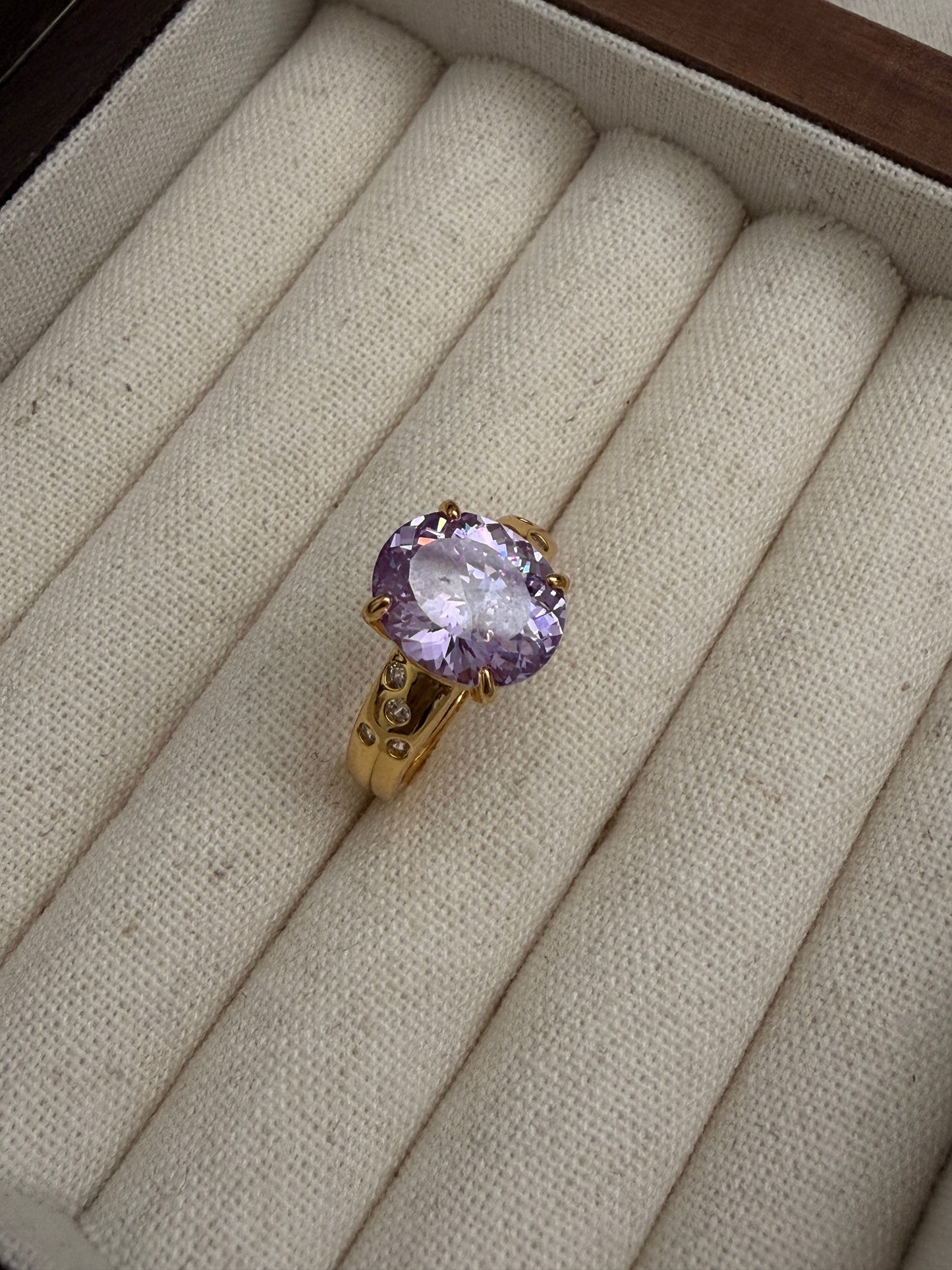 The Amora Ring