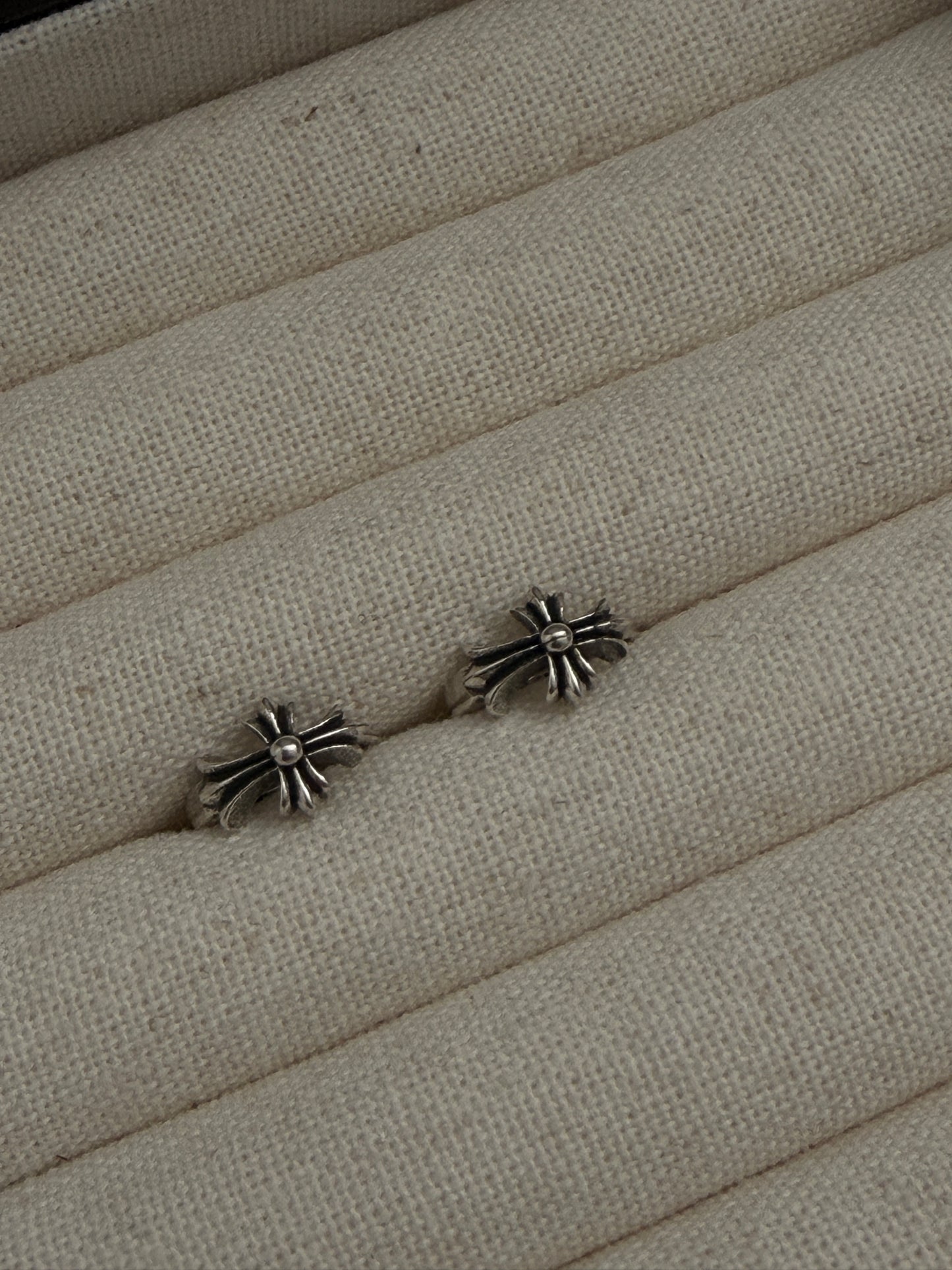 The Noir Flower Hoop Earrings(Sold Out)
