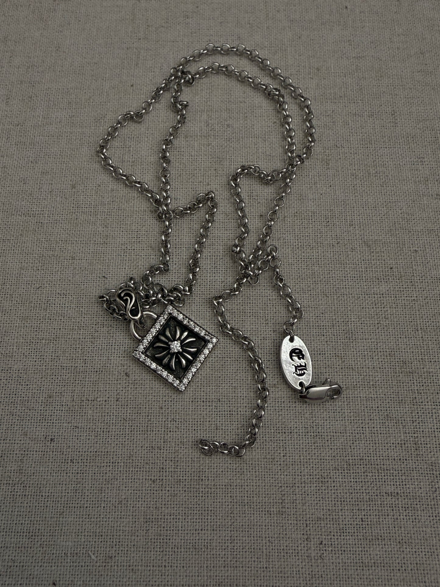 The Dark Bloom Square Necklace(Sold Out)