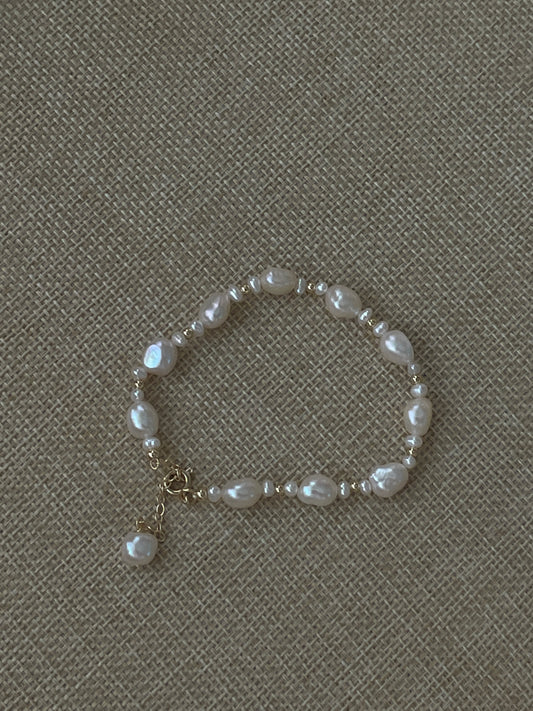 The Lily Pearl Bracelet