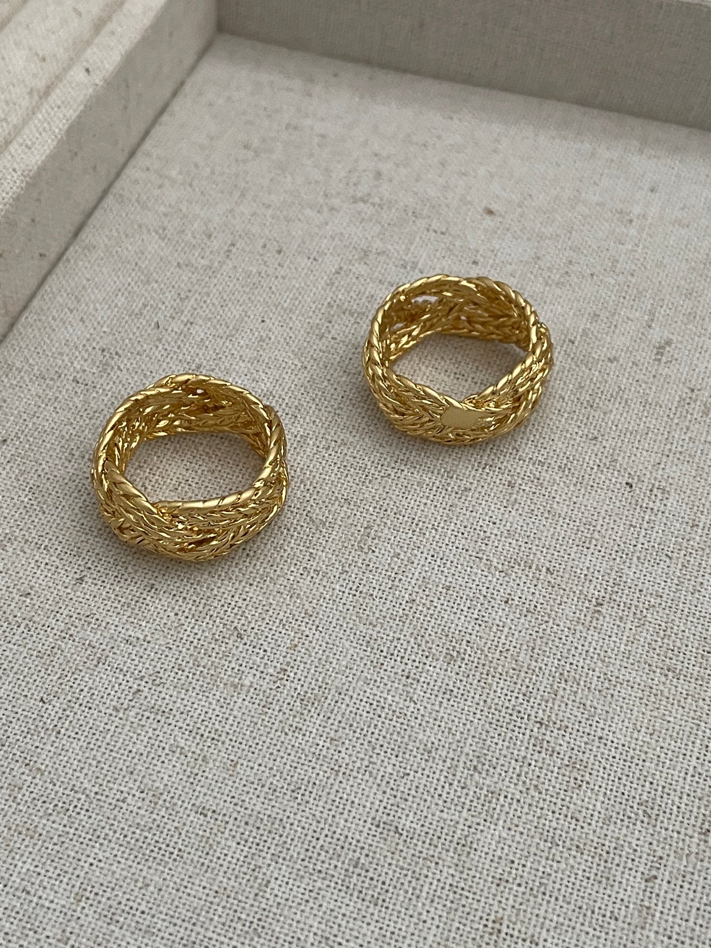 The Classic Twist Ring