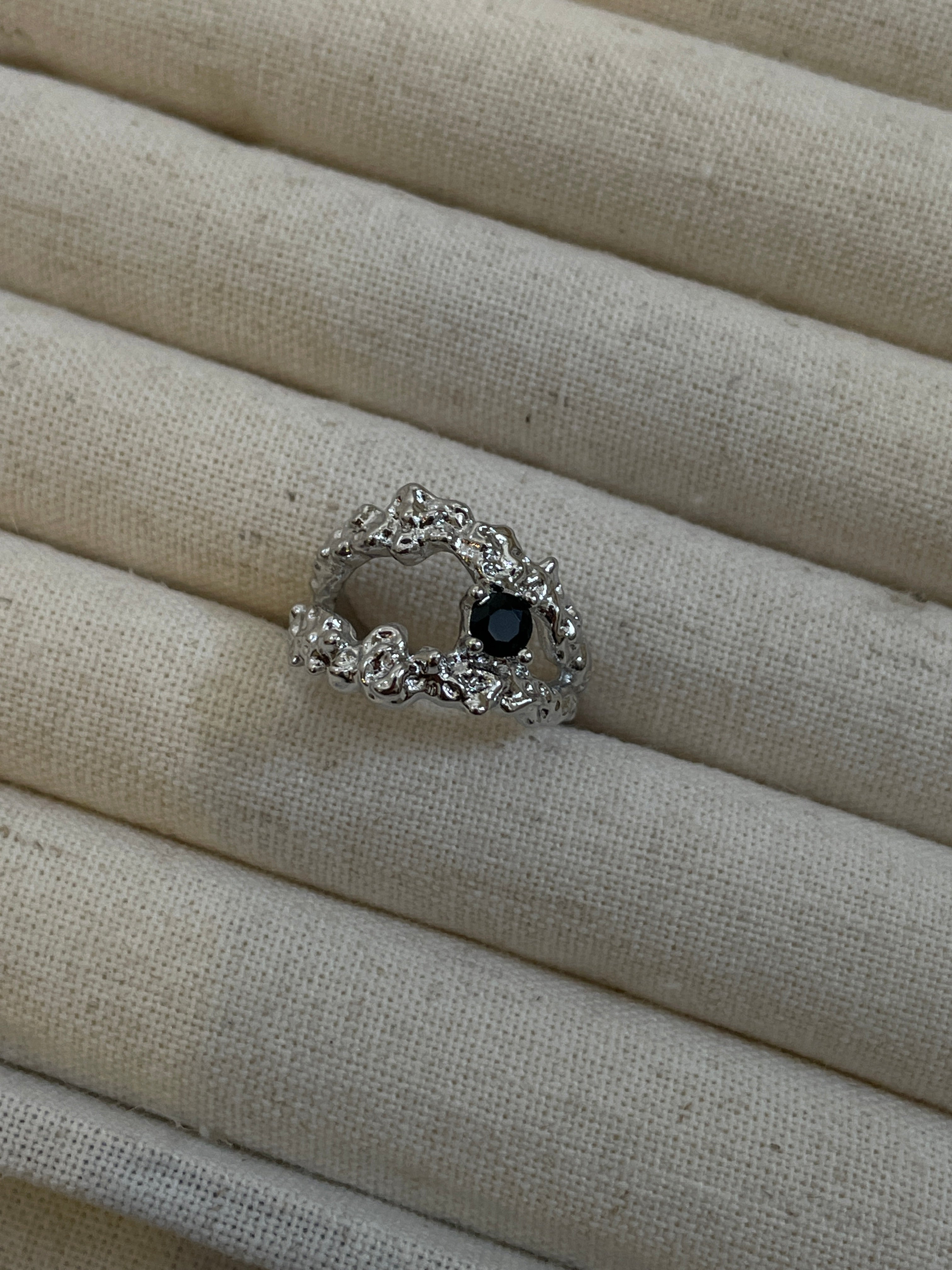 Vibrant Spirit Ring Black Crystal 2025