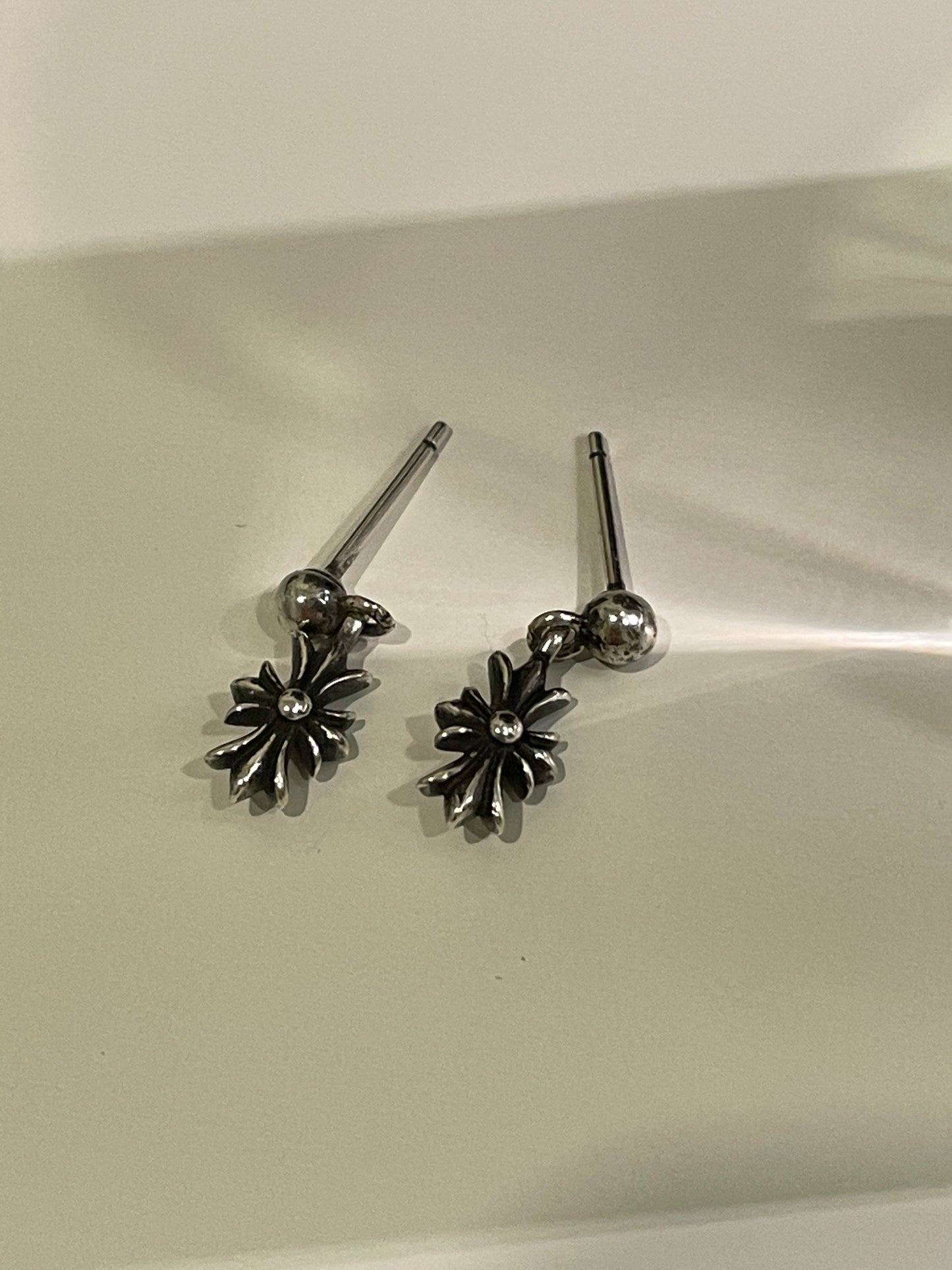 The Cold Chrome Earrings(Sold Out)